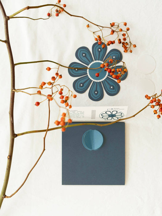 MAGIC aufklappende Blume - antike dunkelblaue Wunschkarte