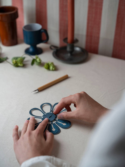 MAGIC aufklappende Blume - antike dunkelblaue Wunschkarte