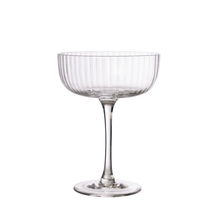 Geriffeltes Cocktailglas mit Fuß