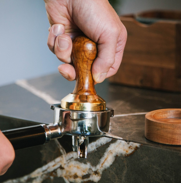 Tamper mit Holzhalter, Espressodrücker 55mm